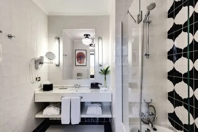 Grand Tek Büyük veya İki Ayrı Yataklı Oda (Deluxe)