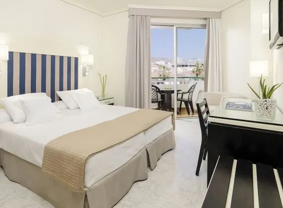 Tek Büyük Yataklı Oda (2 Adults + 1 Child)