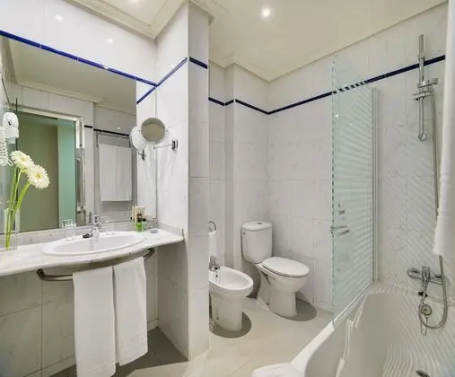 Tek Büyük Yataklı Oda (2 Adults + 1 Child)