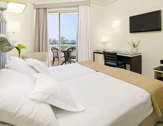 Tek Büyük Yataklı Oda, Deniz Manzaralı (2 Adults + 1 Child)