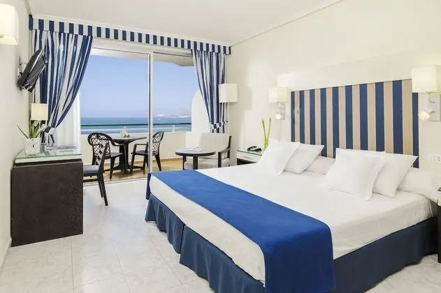 Tek Büyük Yataklı Oda, Deniz Manzaralı (2 Adults + 1 Child)