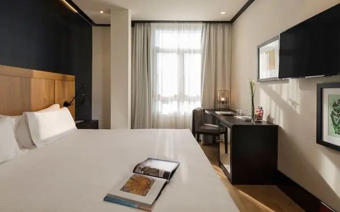 Büyük Yataklı Tek Kişilik Oda, Şehir Manzaralı