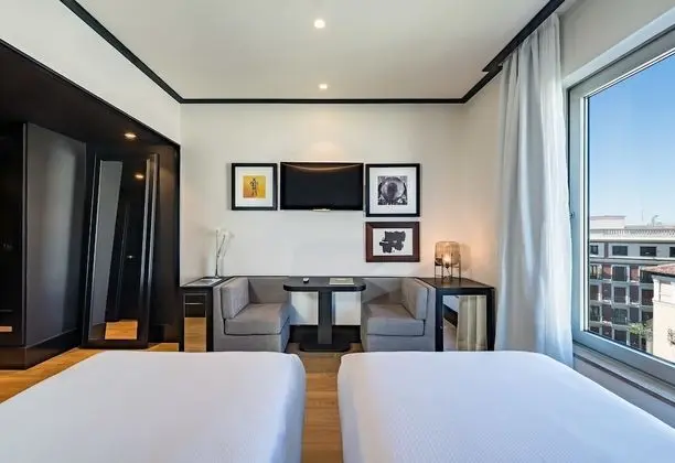 Büyük Yataklı Tek Kişilik Oda, Şehir Manzaralı