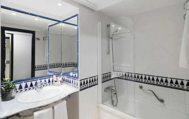 Büyük Yataklı Tek Kişilik Oda, Balkon, Deniz Manzaralı