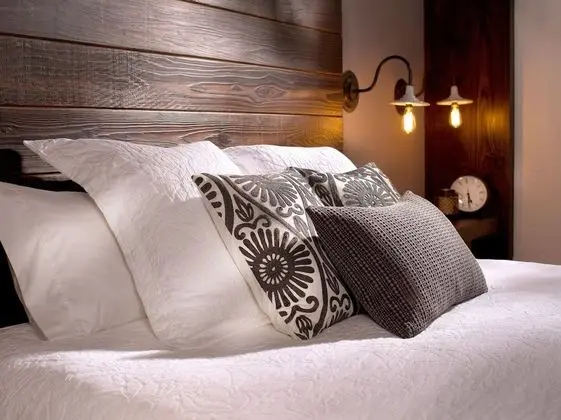 Design Çatı Katı (Loft), 1 En Büyük (King) Boy Yatak ve Çekyat, Sigara İçilmez, Küçük Mutfak