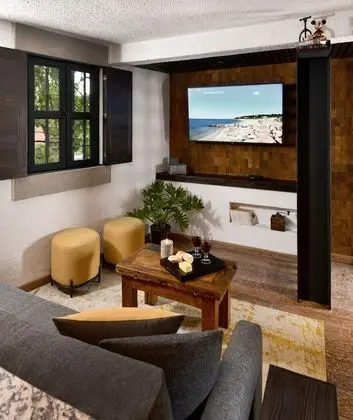 Design Çatı Katı (Loft), 2 Büyük (Queen) Boy Yatak, Sigara İçilmez, Küçük Mutfak