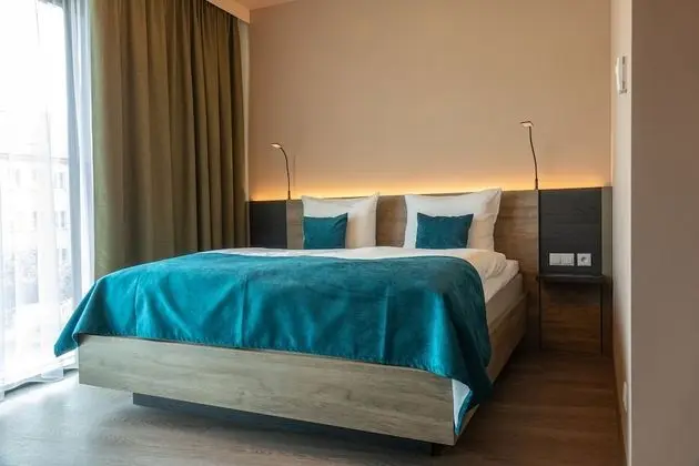 Tek Büyük Yataklı Oda, Avlu