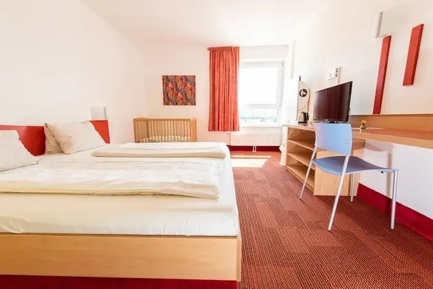 Tek Büyük Yataklı Oda (Gitterbettzimmer)