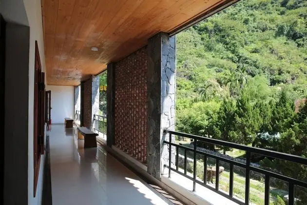 Üç Kişilik Oda, Dağ Manzaralı