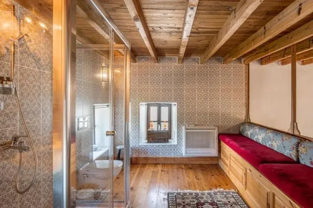 Suite, Bahçe Manzaralı, Şömineli