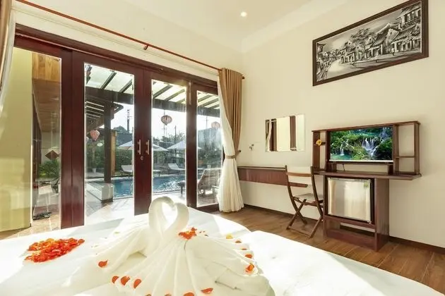 Deluxe Tek Büyük veya İki Ayrı Yataklı Oda, Havuz Manzaralı