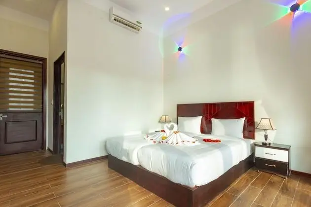 Deluxe Tek Büyük veya İki Ayrı Yataklı Oda, Havuz Manzaralı