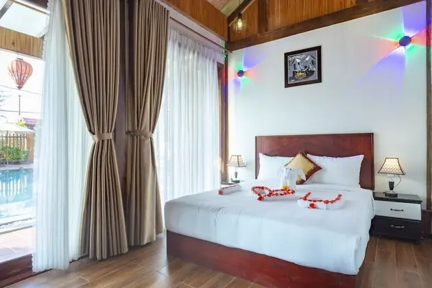 Luxury Tek Büyük Yataklı Oda, Havuz Manzaralı