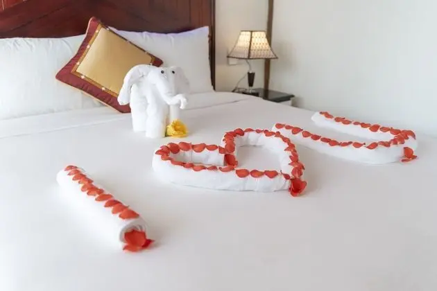 Luxury Tek Büyük Yataklı Oda, Havuz Manzaralı
