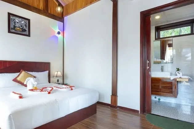Luxury Tek Büyük Yataklı Oda, Havuz Manzaralı