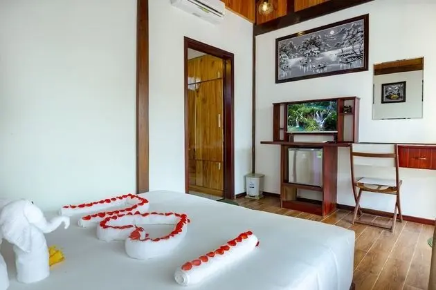 Luxury Tek Büyük Yataklı Oda, Havuz Manzaralı