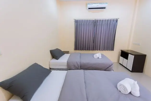 Standard Twin Room with Private Bathroom