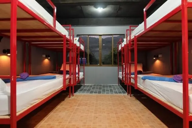 8 - Bed Mixed Shared Dormitory