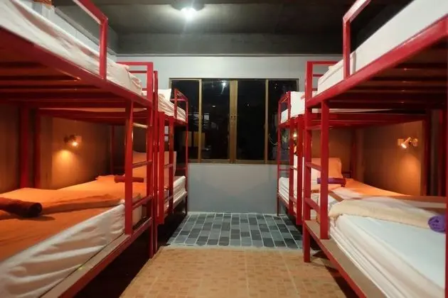 8 - Bed Mixed Shared Dormitory