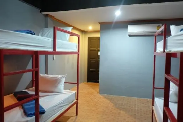 8 - Bed Mixed Shared Dormitory
