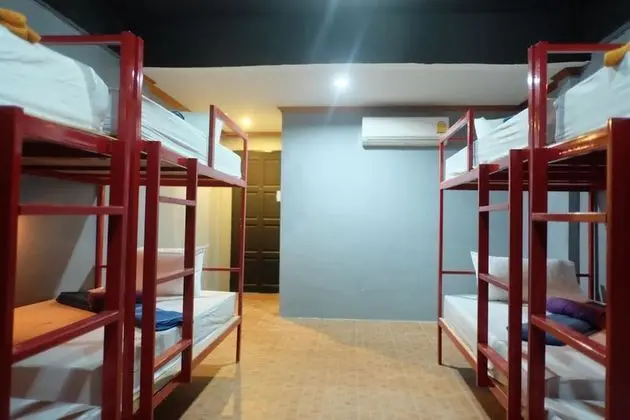 8 - Bed Mixed Shared Dormitory