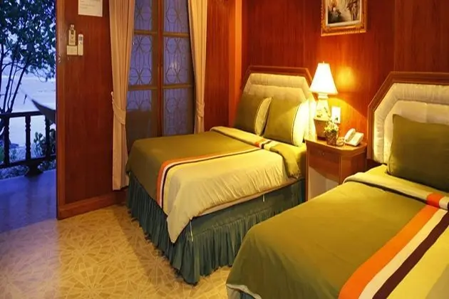 Deluxe Beachfront Villa