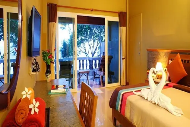 Deluxe Beachfront Villa