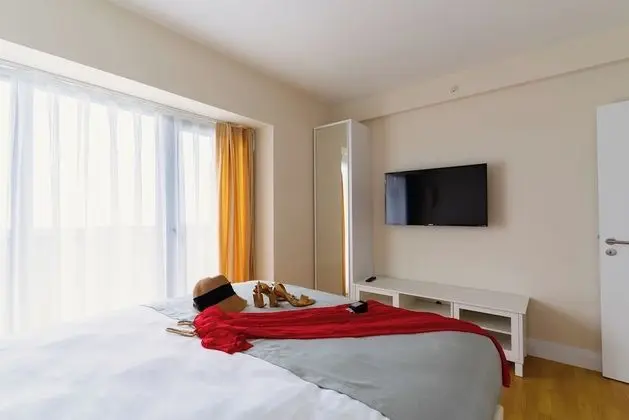Panorama Two Bedrooms plus Living Room
