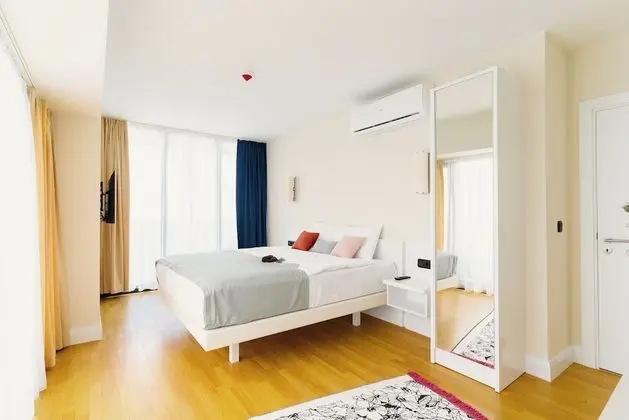 Panorama Two Bedrooms plus Living Room