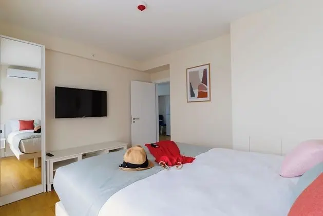 Panorama Two Bedrooms plus Living Room