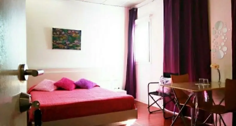 Design Üç Kişilik Oda, Birden Çok Yatak, Avlu Manzaralı