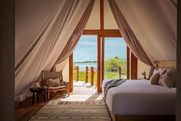 Lagoon Room