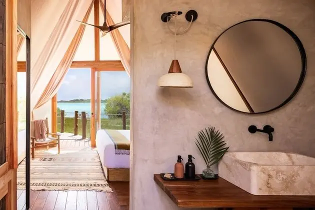 Lagoon Room