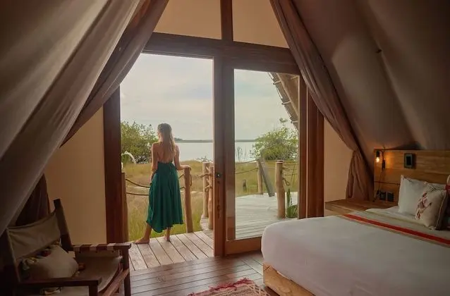 Lagoon Room