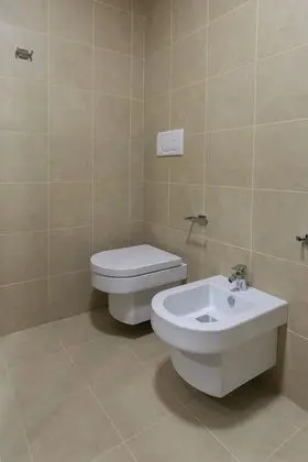 Tek Büyük Yataklı Oda, Ortak Banyo