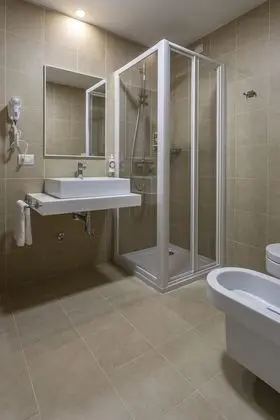 Tek Büyük Yataklı Oda, Ortak Banyo (Balcony)
