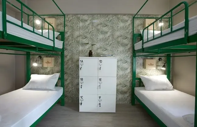 6 Bed Female Dorm Room