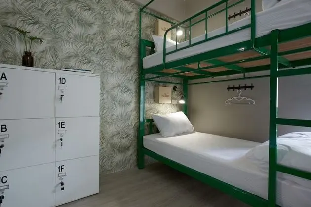 6 Bed Female Dorm Room