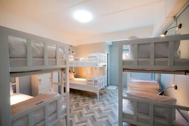 6 Bed Female Dorm Room