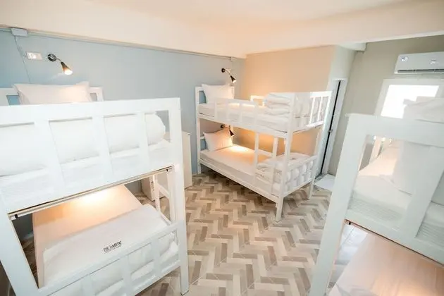 6 Bed Female Dorm Room