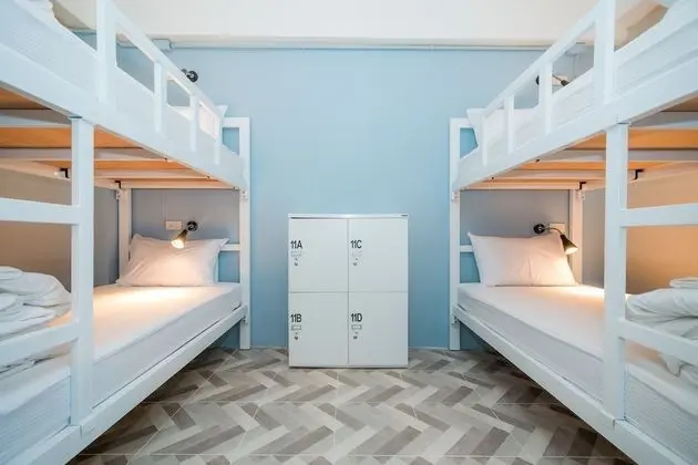 6 Bed Female Dorm Room