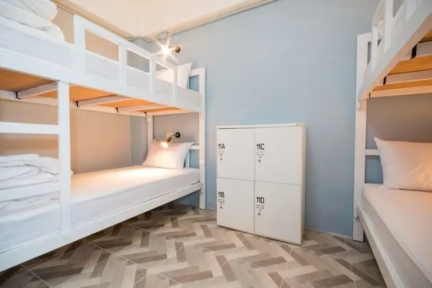6 Bed Female Dorm Room