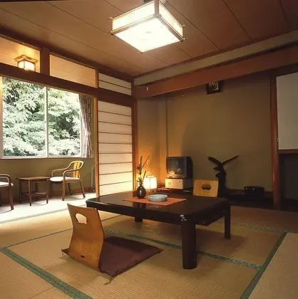 Traditional Oda, Sigara İçilebilir (New Building, 8 Tatami)