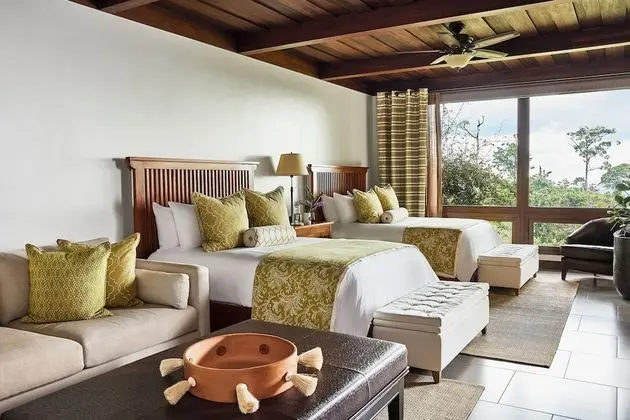 Oda, 2 Büyük (Queen) Boy Yatak