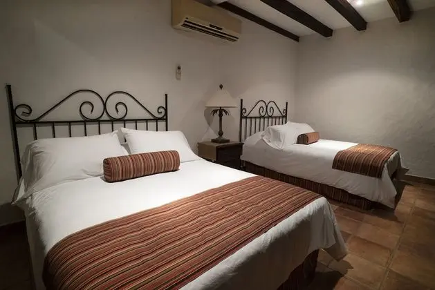 Deluxe Tek Büyük Yataklı Oda, 2 Çift Kişilik Yatak, Kısmi Deniz Manzarası