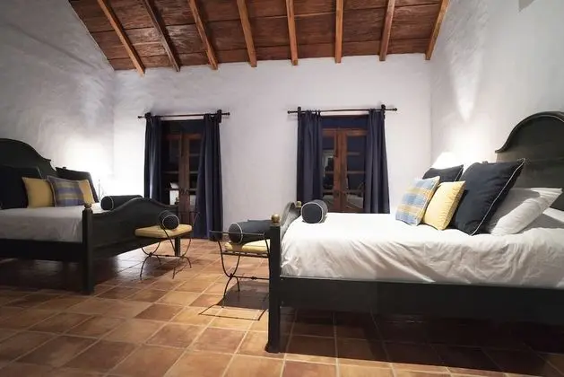 Deluxe Tek Büyük Yataklı Oda, 2 Çift Kişilik Yatak, Kısmi Deniz Manzarası