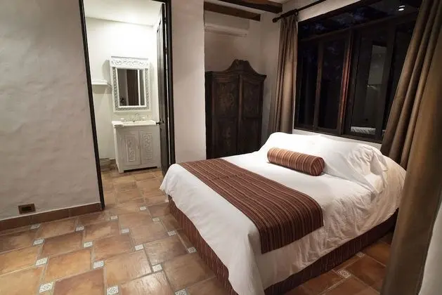 Deluxe Tek Büyük Yataklı Oda, 2 Çift Kişilik Yatak, Kısmi Deniz Manzarası