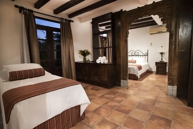 Deluxe Tek Büyük Yataklı Oda, 2 Çift Kişilik Yatak, Kısmi Deniz Manzarası