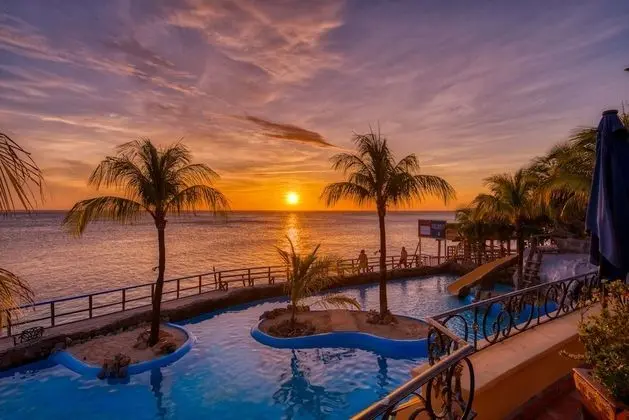 Champagne Luxury King Suite - Oceanview with two Balconies