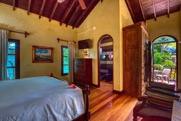 Royale Luxury King Suite with courtyard view with a private balcony